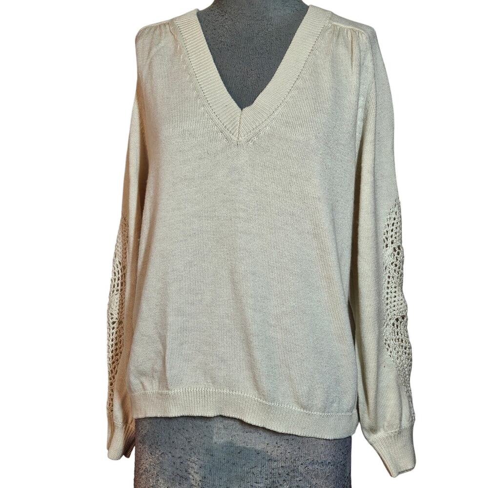 Skies Are Blue Cream V Neck Sweater Size Medium